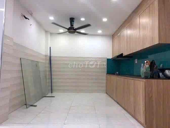 Rent a home. 1 Hà Tôn Quyền. 11 42 m2 5th floor bedroom -25 million.