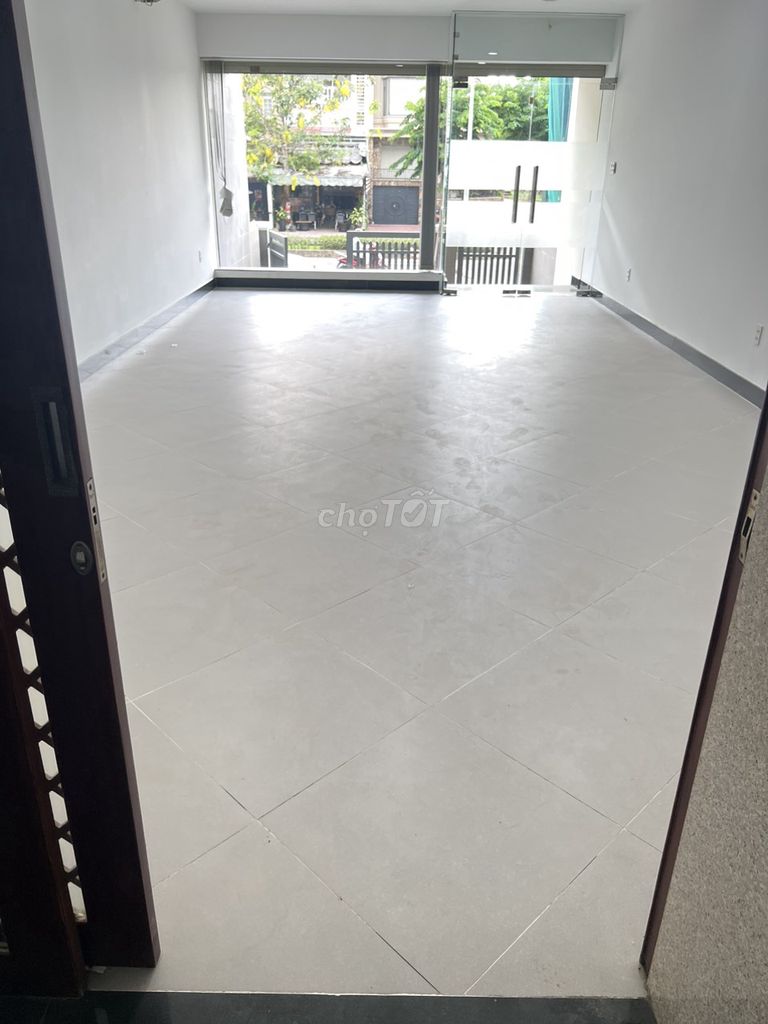 Rent the Hoàng Trọng Mậu cash building