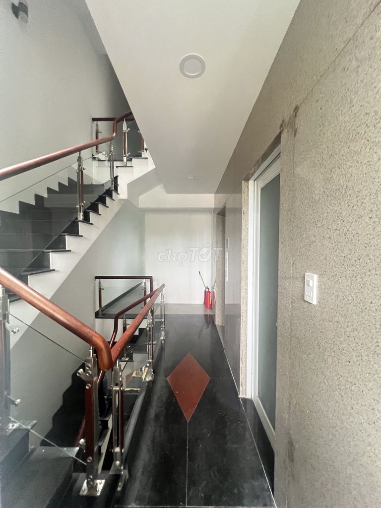 Rent the Hoàng Trọng Mậu cash building