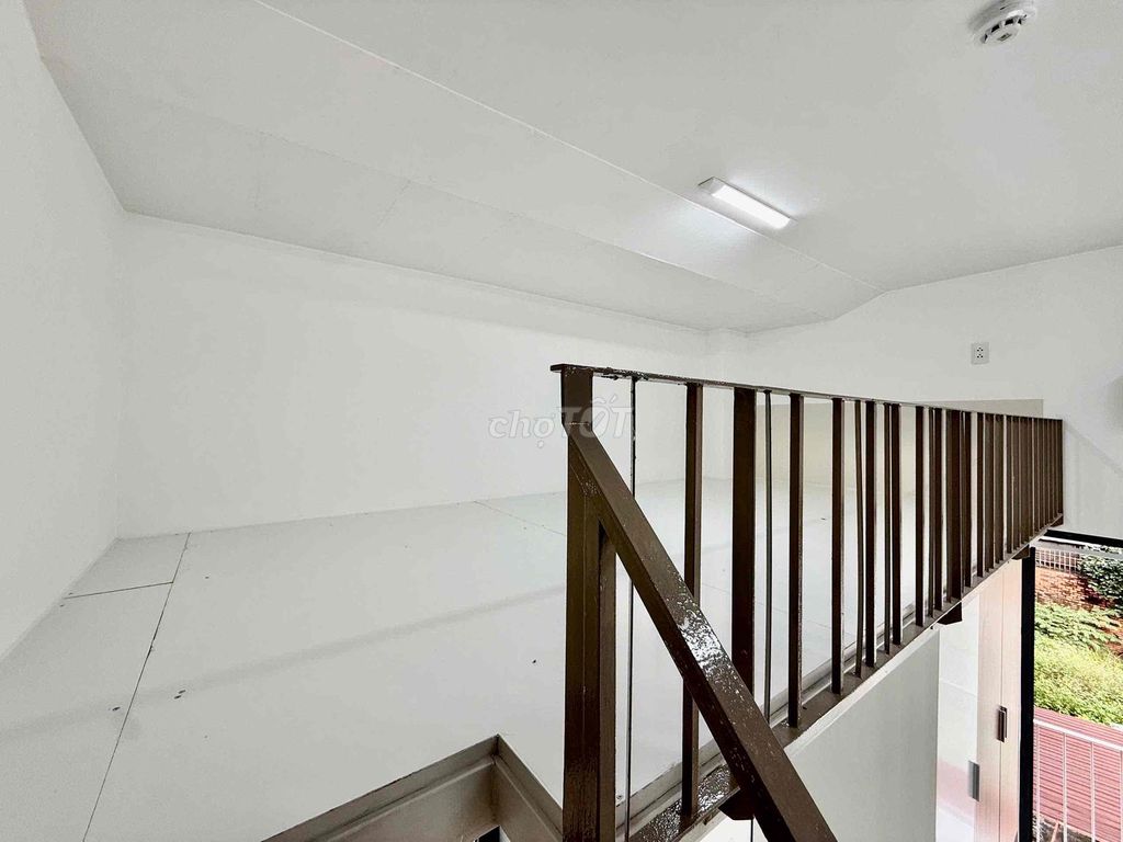 The service apartment has a full complex Trường Chinh