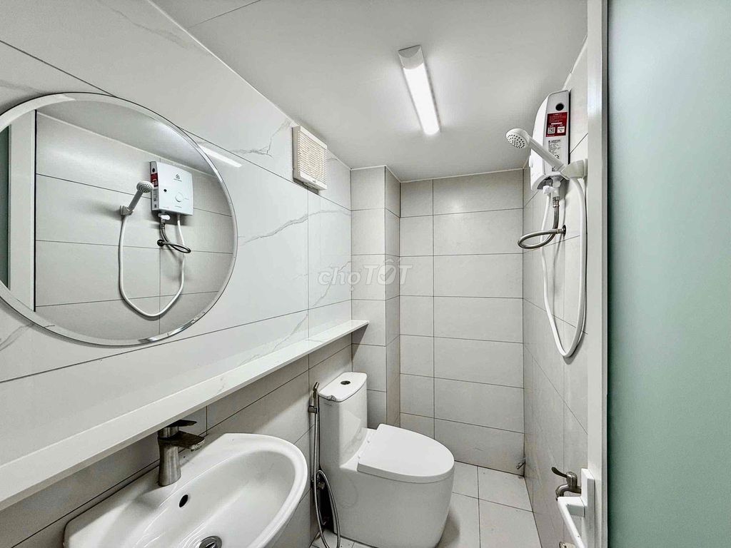 The service apartment has a full complex Trường Chinh