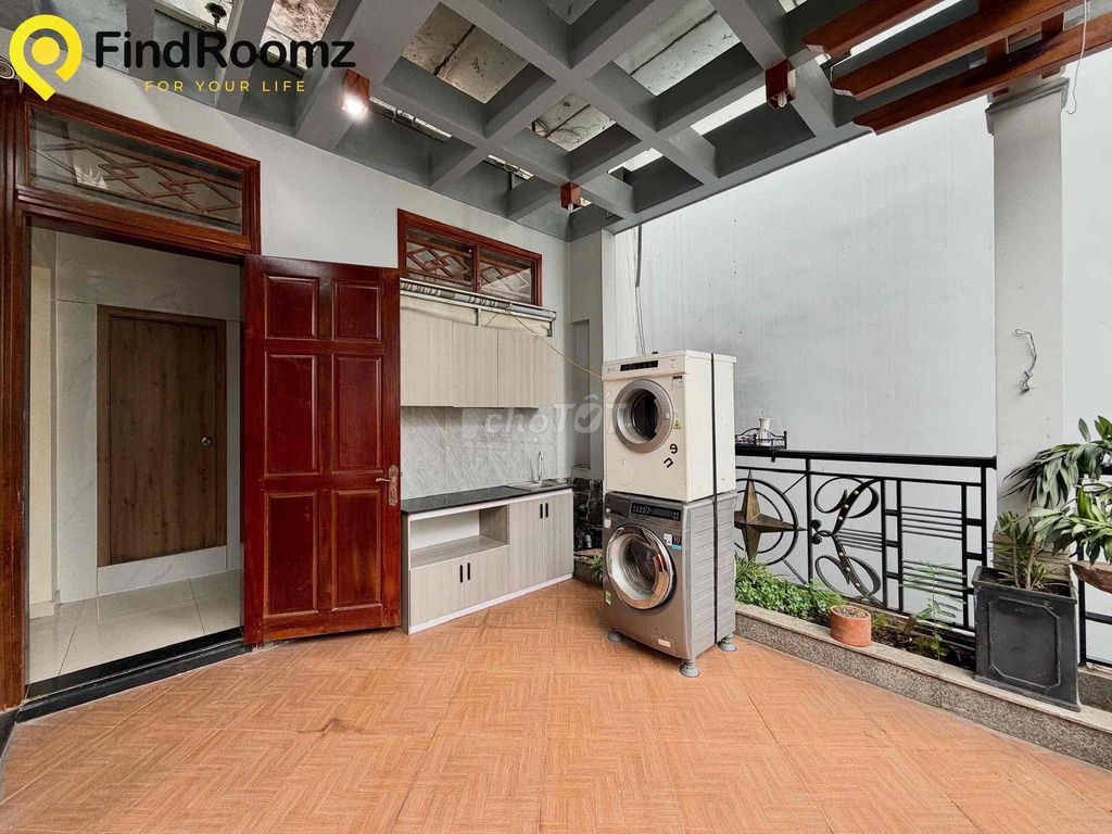 The three bedrooms are full of big balconies right here in Lê Văn Thọ.