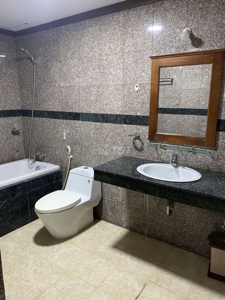 We rent 150 meters 3 bedroom 2 2 toilet 3 - 3 air-cold machines 14.5 million a month