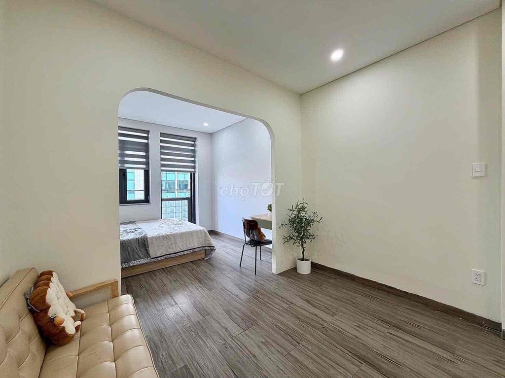 Rent the balcony studio apartment 45 meters - full interior near Lý Thường Kiệt
