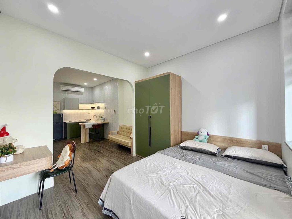 Rent the balcony studio apartment 45 meters - full interior near Lý Thường Kiệt
