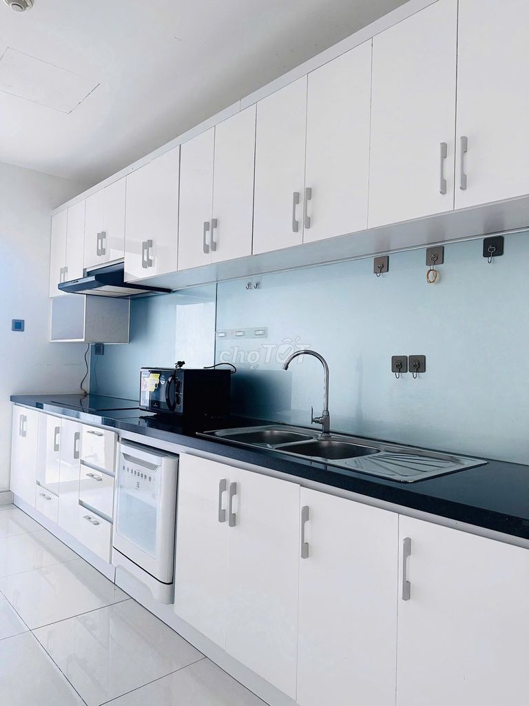 Rent a three-room Sai Gon Royal - 114 m Full interior, home 35 million a month.