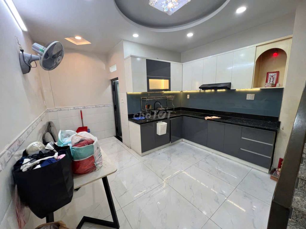 11-year-old fancy new home for renting nc minus 5th floor P plus area 4*15.