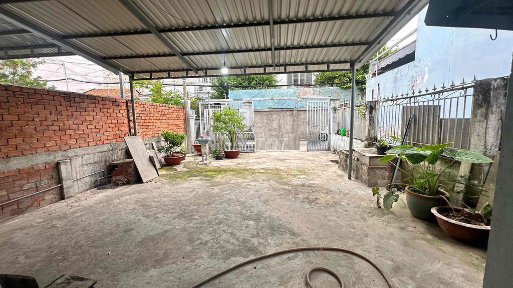 Nguyễn Văn Quá, 8 mx16 meters, wide yard parking four cars, alleys