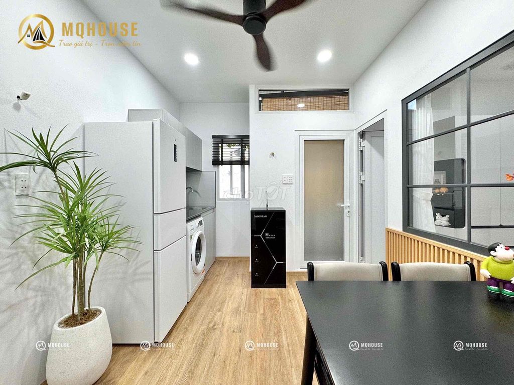 The two-room service room, the luxury balcony, the full-salt price of furniture close to the dedication college.