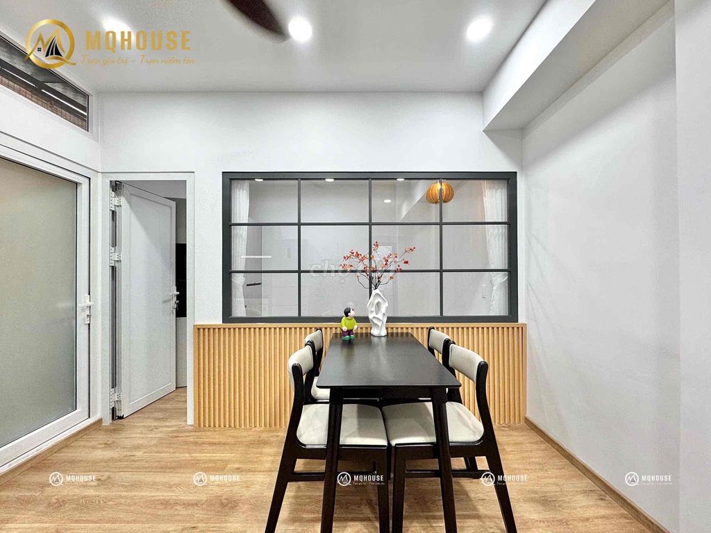 The two-room service room, the luxury balcony, the full-salt price of furniture close to the dedication college.