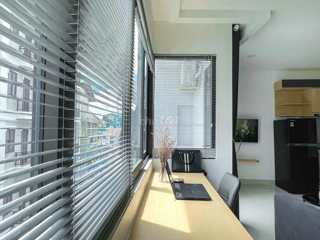 The balcony studio + the super-smooth window, the full interior right next to the Gypmall