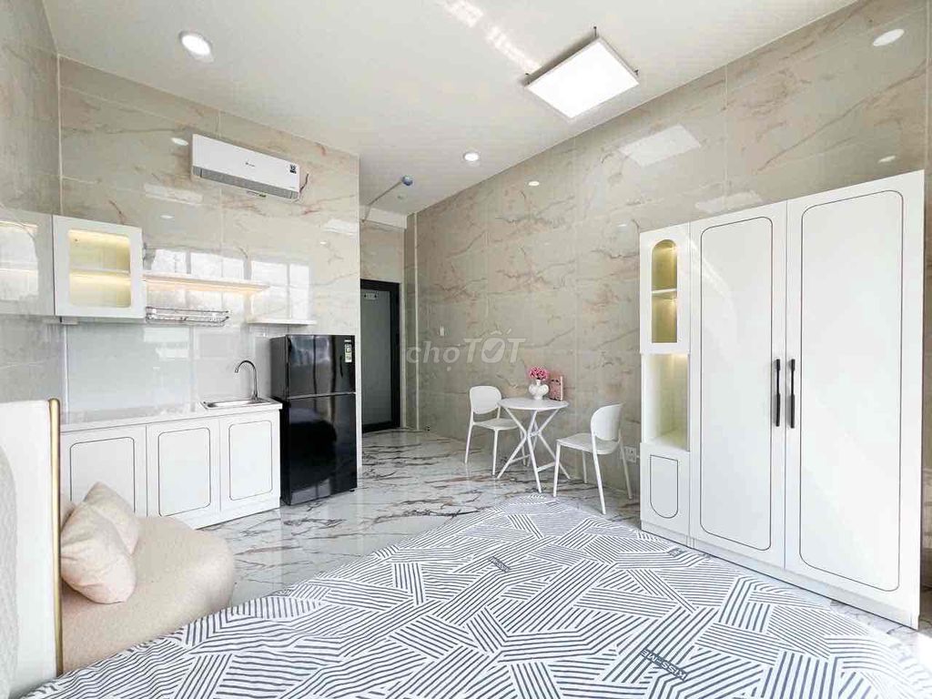 Rent a full balcony furniture in Lê Văn Sỹ District 3.
