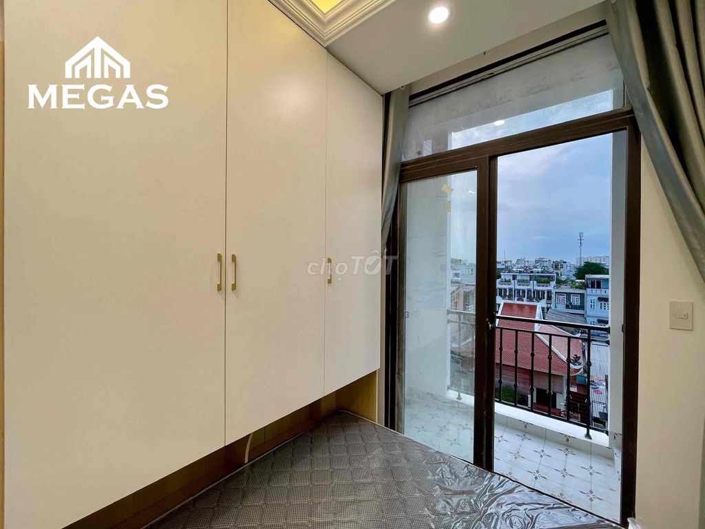 Rent the apartment of the balcony balconies. Full interior.