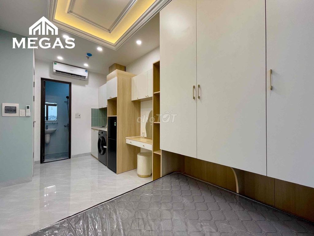 Rent the apartment of the balcony balconies. Full interior.