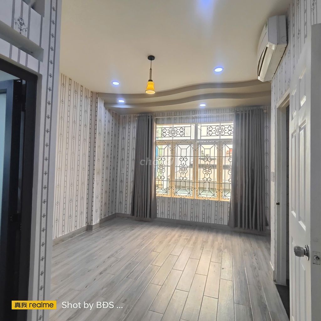 Rent three bedrooms near the square market, Thủ Đức