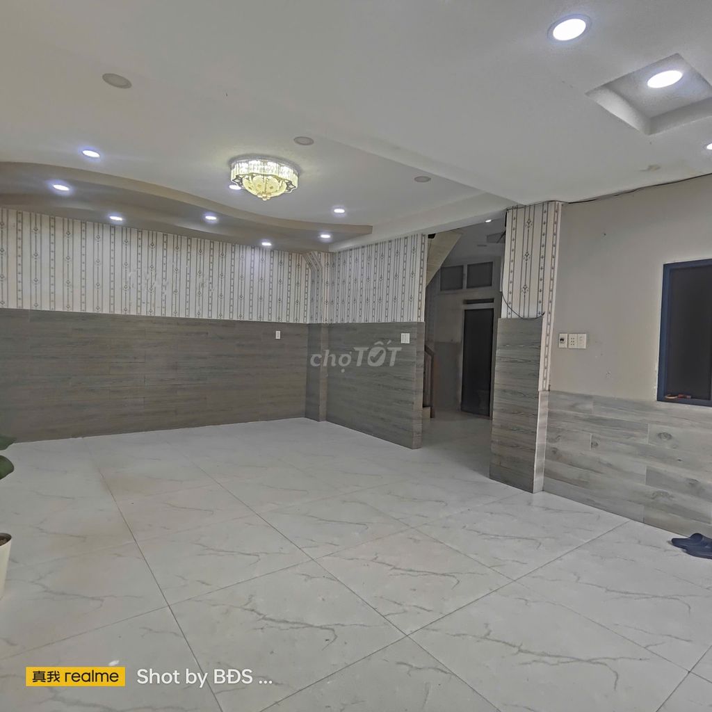 Rent three bedrooms near the square market, Thủ Đức
