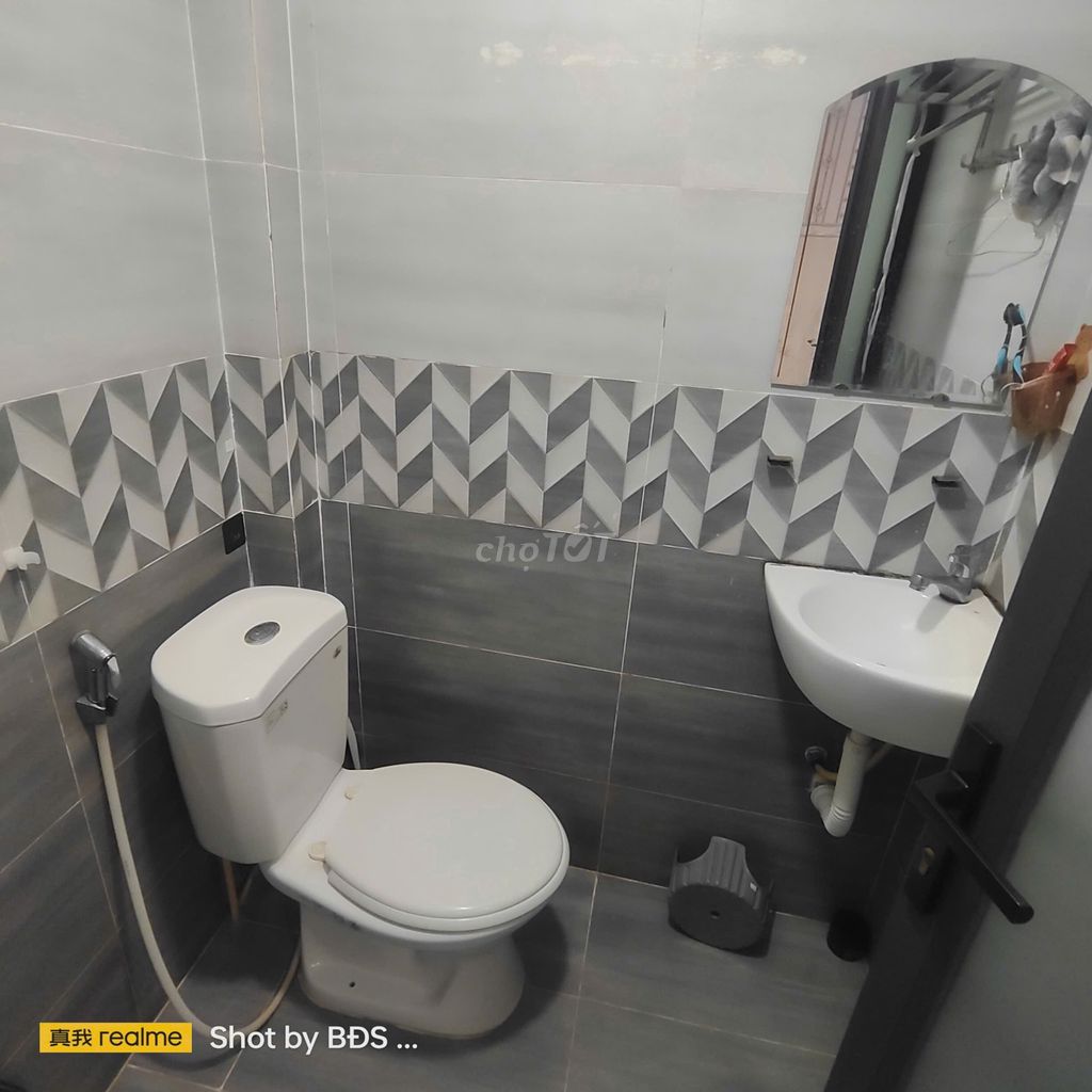 Rent three bedrooms near the square market, Thủ Đức