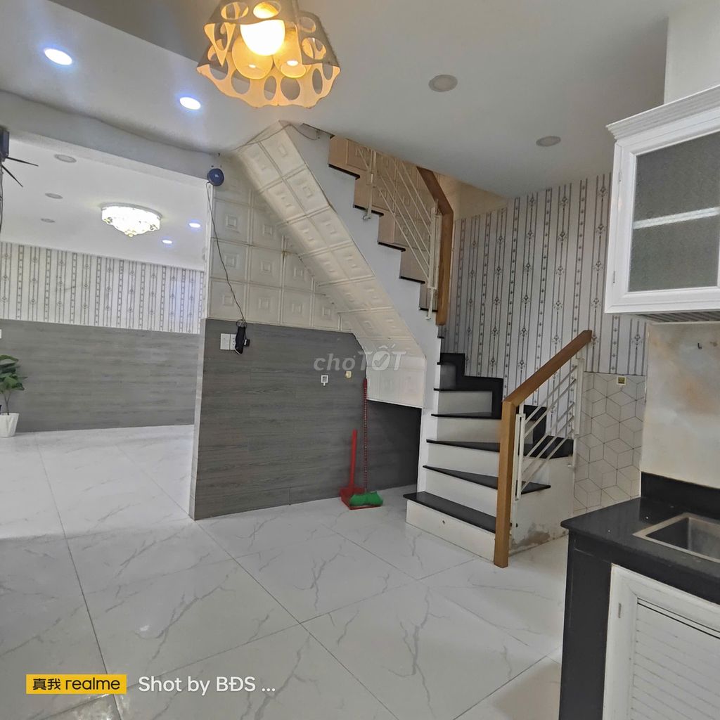 Rent three bedrooms near the square market, Thủ Đức