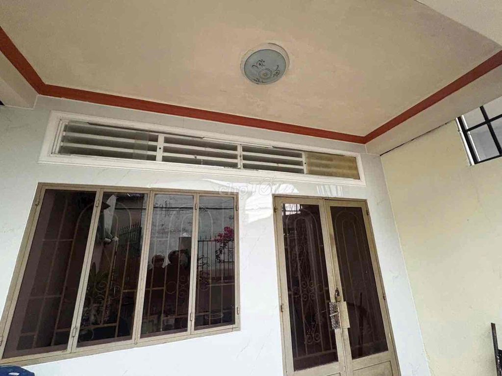 Rent Hoàng Hữu Nam 2 bedrooms. A toilet cost 6 million near the tumor.