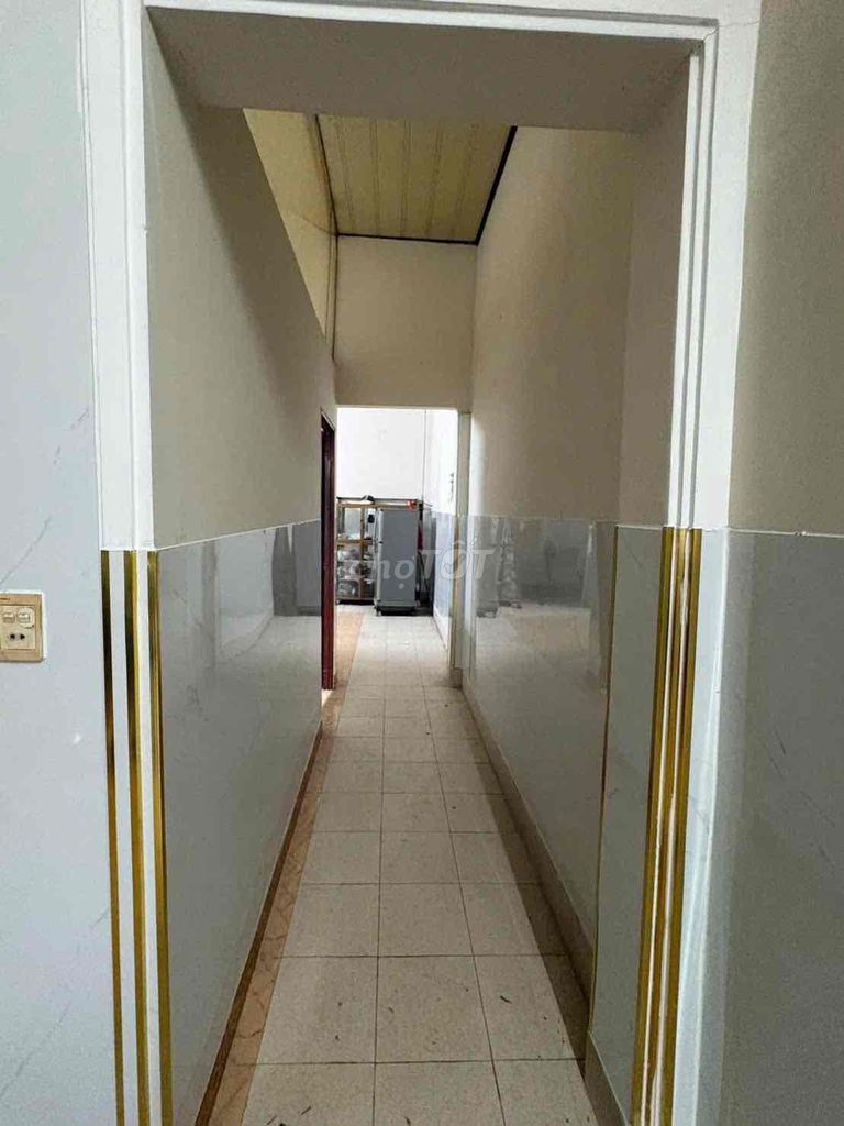 Rent Hoàng Hữu Nam 2 bedrooms. A toilet cost 6 million near the tumor.