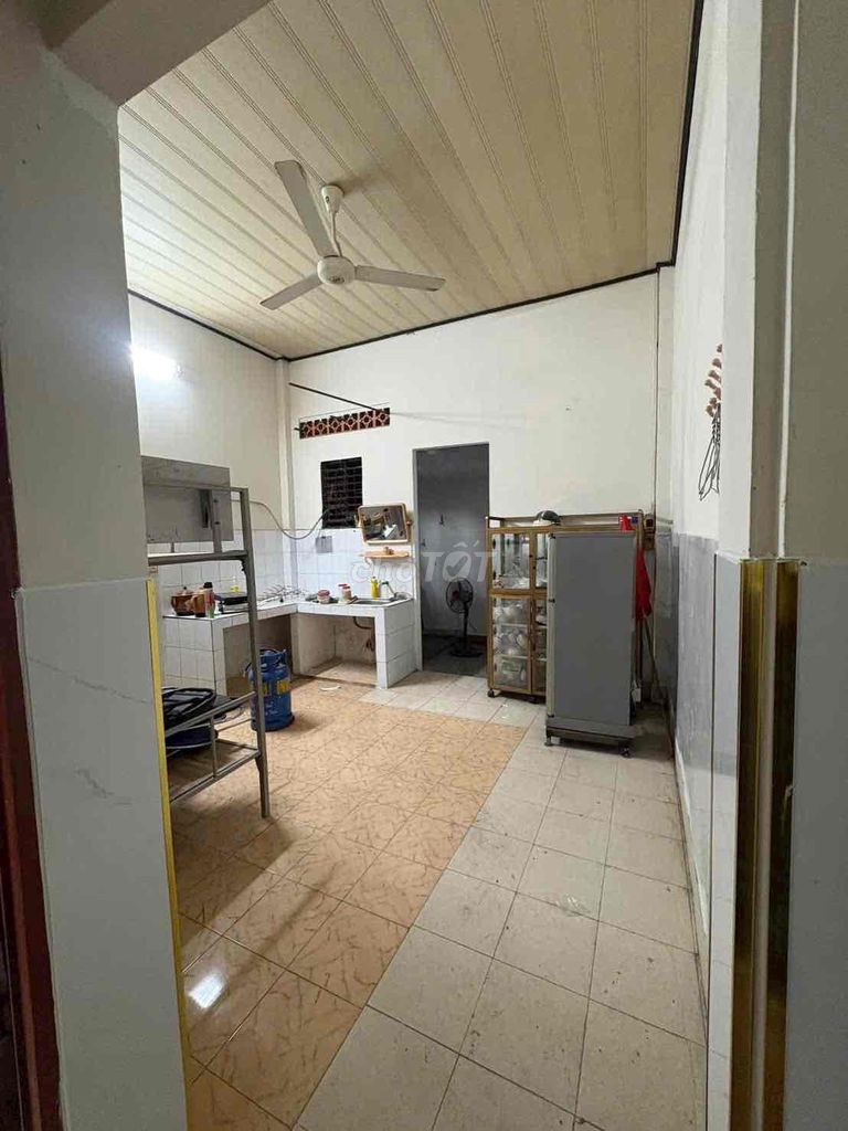 Rent Hoàng Hữu Nam 2 bedrooms. A toilet cost 6 million near the tumor.