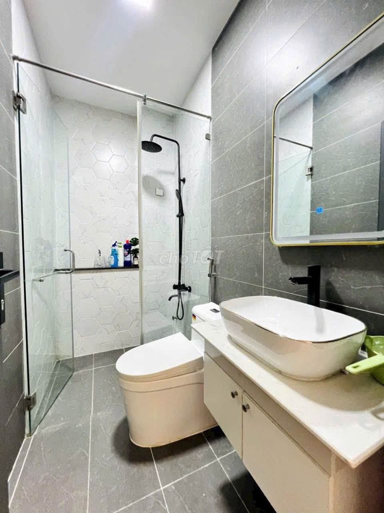 Rent a three-story apartment. Nice Trần Thị Hè. 12th.