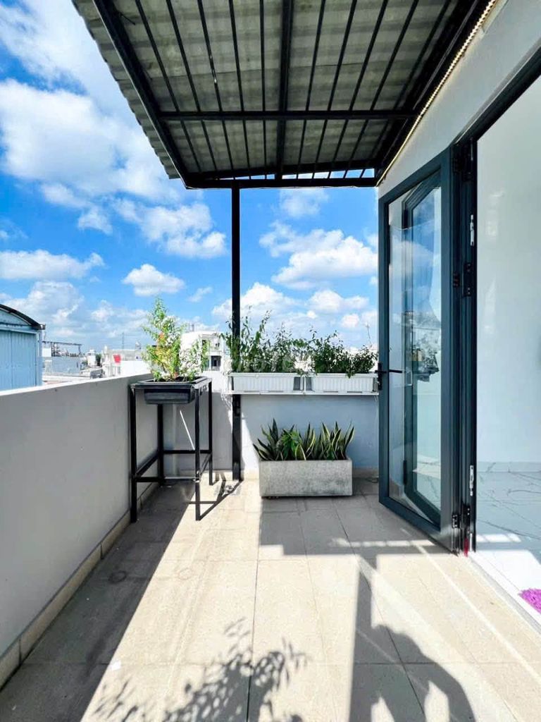 Rent a three-story apartment. Nice Trần Thị Hè. 12th.