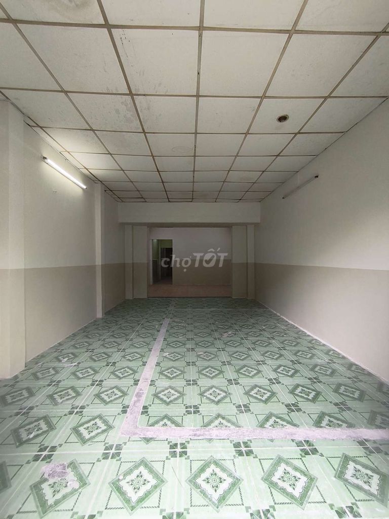 4 x30 Rents, Chiến Lược Bình Tân district