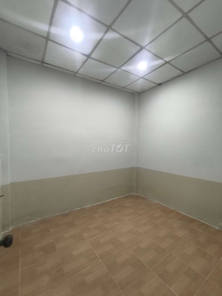 4 x30 Rents, Chiến Lược Bình Tân district