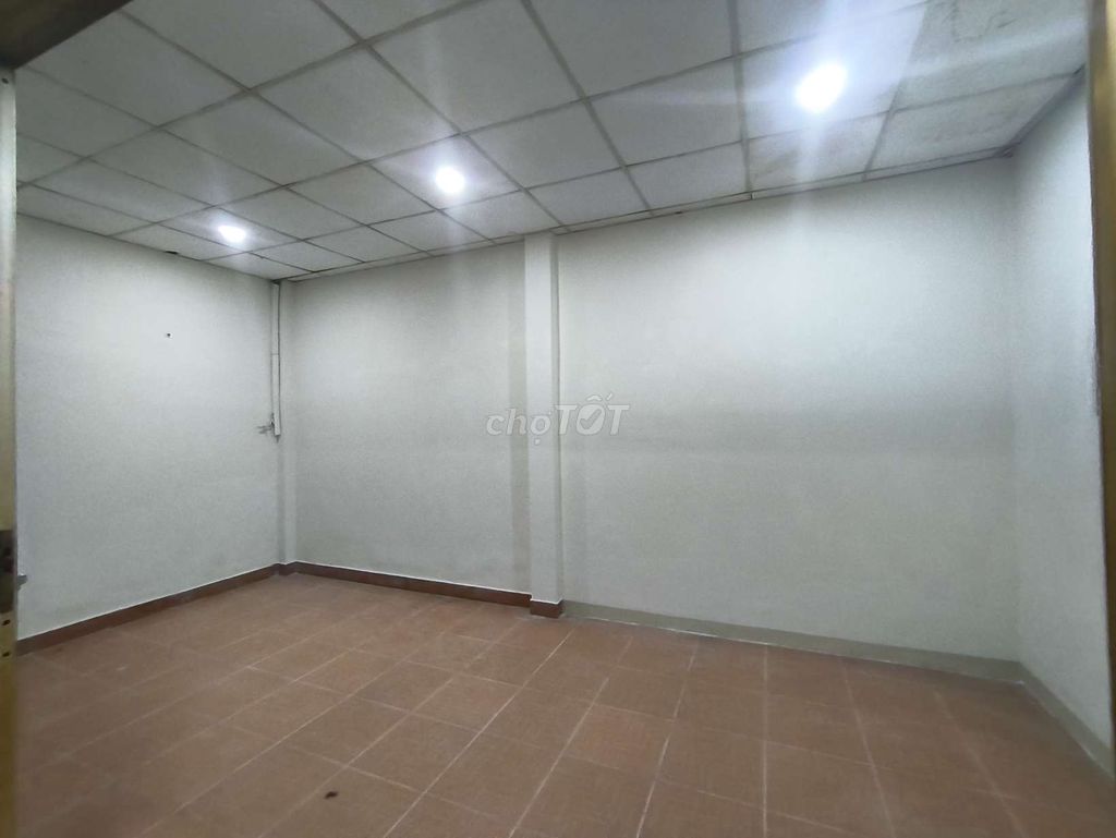 4 x30 Rents, Chiến Lược Bình Tân district