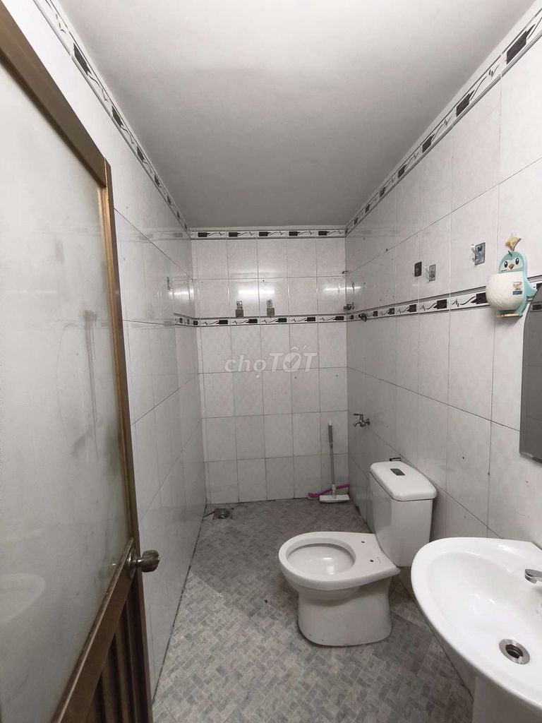 4 x30 Rents, Chiến Lược Bình Tân district