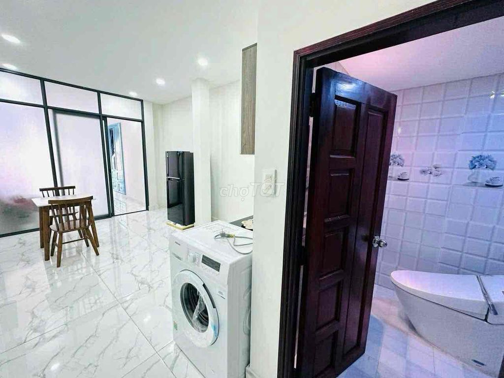 Rent a balcony 40 m. 2 full comfortable high-end room in the city-to-town.