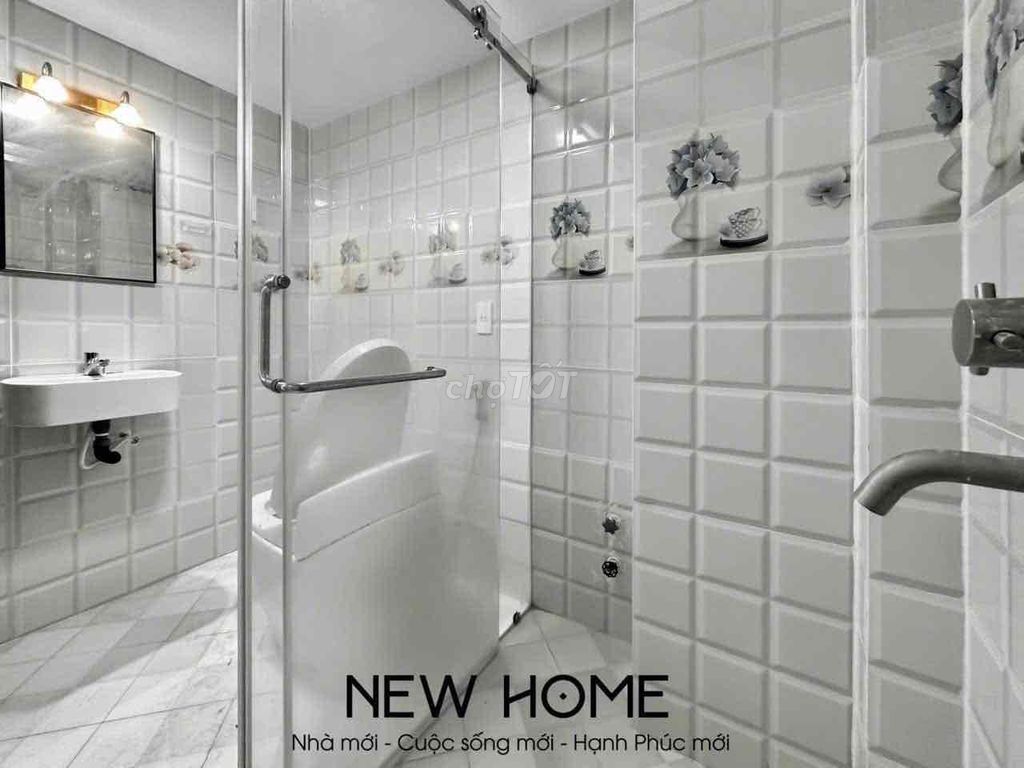 Rent a balcony 40 m. 2 full comfortable high-end room in the city-to-town.