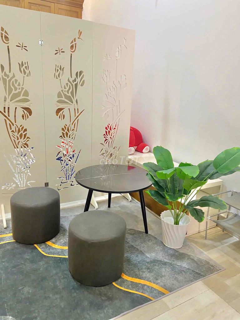 Just the right amount of commitment to the room right at the heart of the interior.