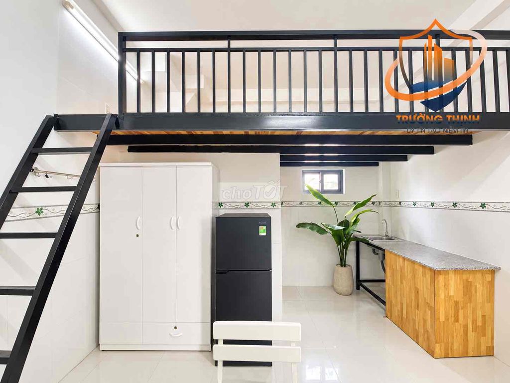 Rent the House of Seven near the University of Public Trade.