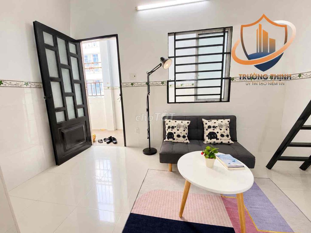 Rent the House of Seven near the University of Public Trade.