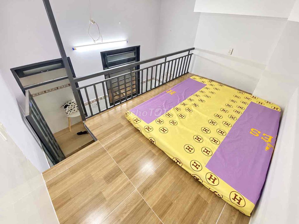 Rent the House of Seven near the University of Public Trade.