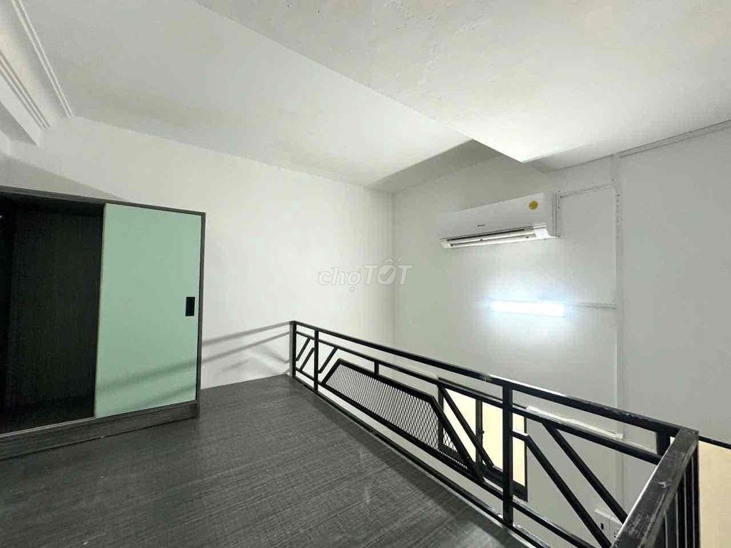 Vườn Lài has just built a private college, a two-man cryo, cost-free, guard.