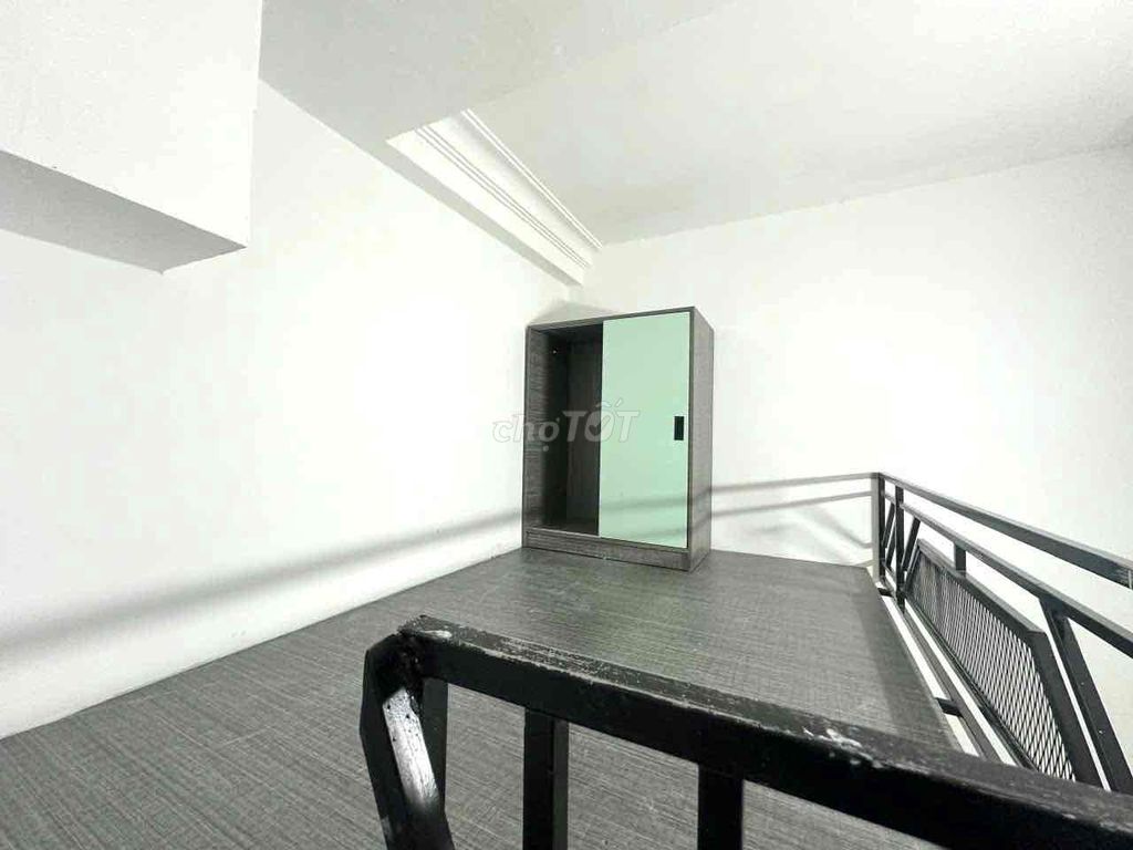 Vườn Lài has just built a private college, a two-man cryo, cost-free, guard.