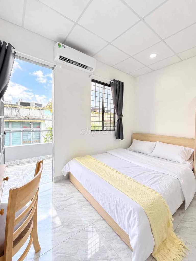 Rent the service apartment-- balcony, 35 meters wide, Quang Trung.