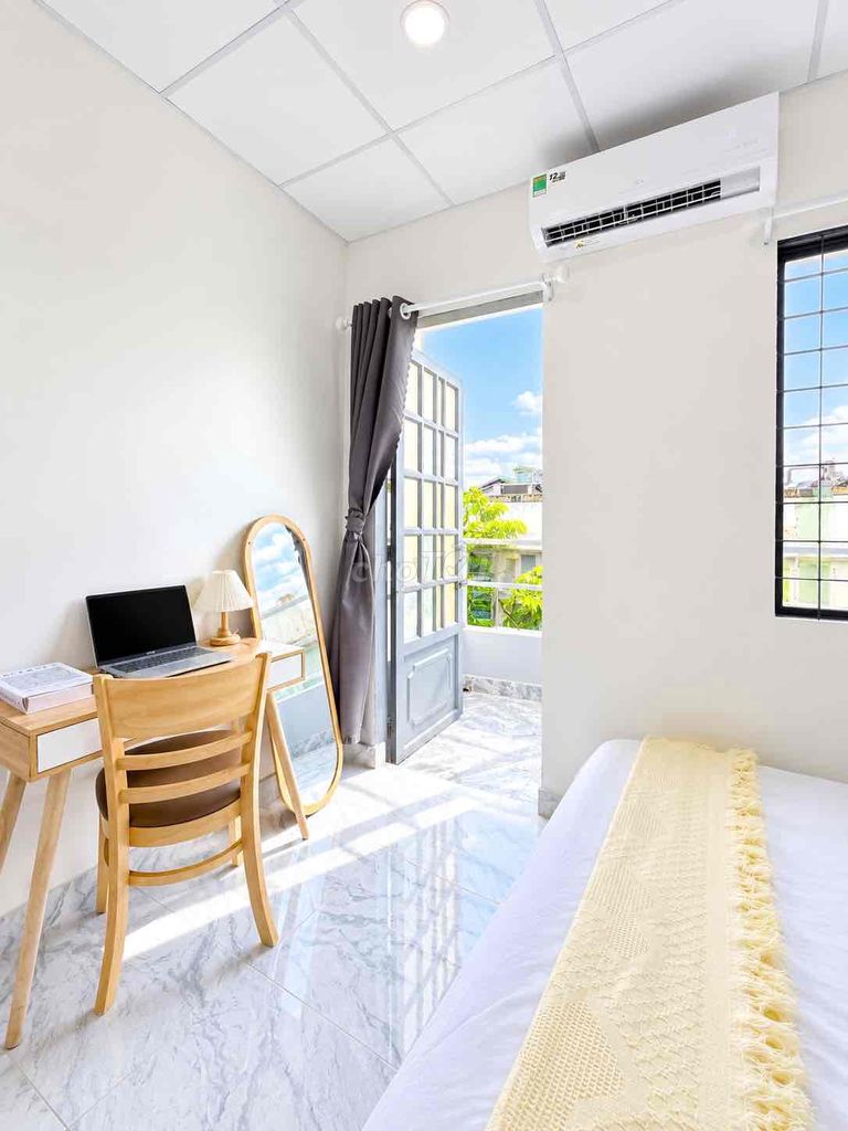 Rent the service apartment-- balcony, 35 meters wide, Quang Trung.
