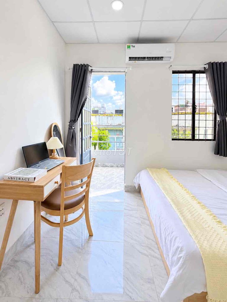 Rent the service apartment-- balcony, 35 meters wide, Quang Trung.