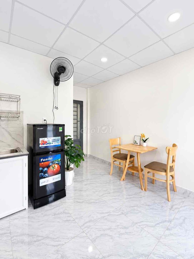 Rent the service apartment-- balcony, 35 meters wide, Quang Trung.