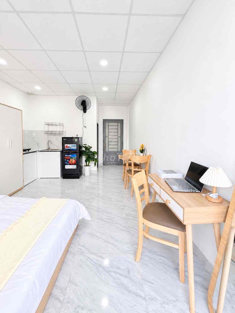 Rent the service apartment-- balcony, 35 meters wide, Quang Trung.
