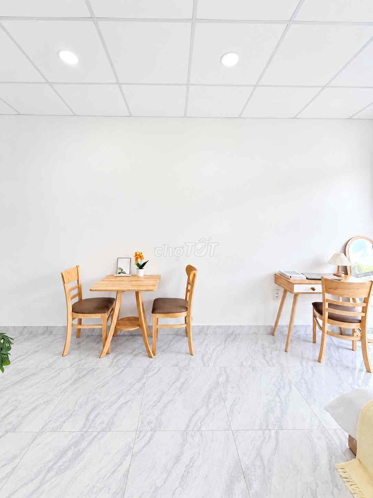 Rent the service apartment-- balcony, 35 meters wide, Quang Trung.