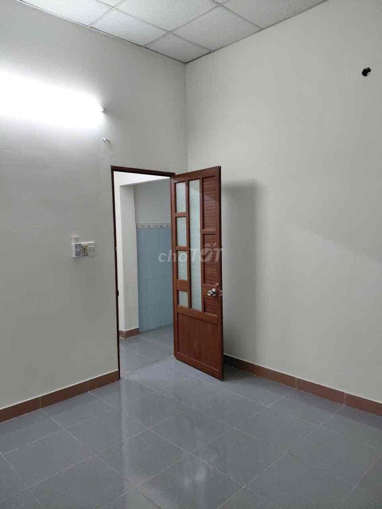 The truck yard 6 x22 2 bedrooms. A toilet near Phú Hữu.