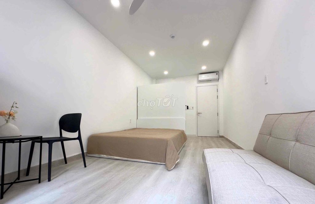 The big balcony studio in the 10th district near the University of Science, ueh, huflit, vh mall
