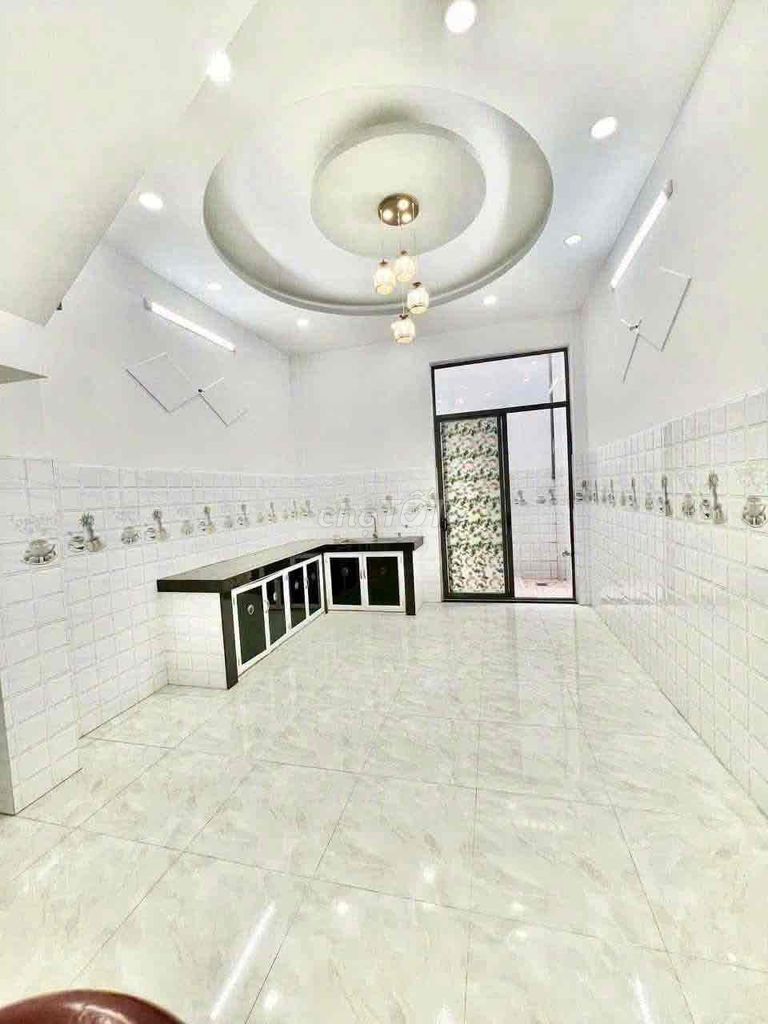 New home. 4 bedrooms.