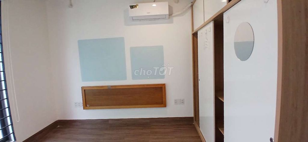 Whole new furniture-the big door near the airport 3 km-silent kitchen-silent-still
