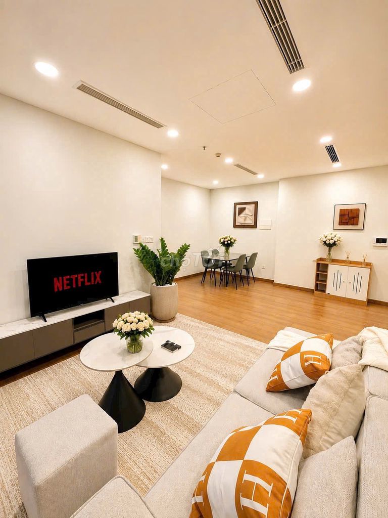 Rent Tản Đà Court 85 meters 2 bedrooms at 15 million-- 5th District Center.